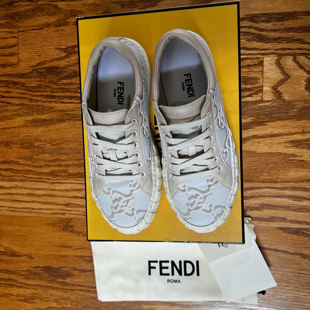 Fendi Camelia FF Karligraphy low-top sneakers in 38.5 - Picture 4 of 12